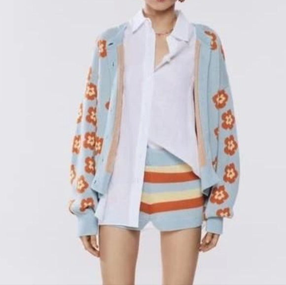 ZARA Floral Jacquard Knit Cardigan Flower Shaped Buttons Size MEDIUM - Picture 2 of 7